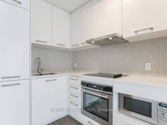 87 Peter St, #3106