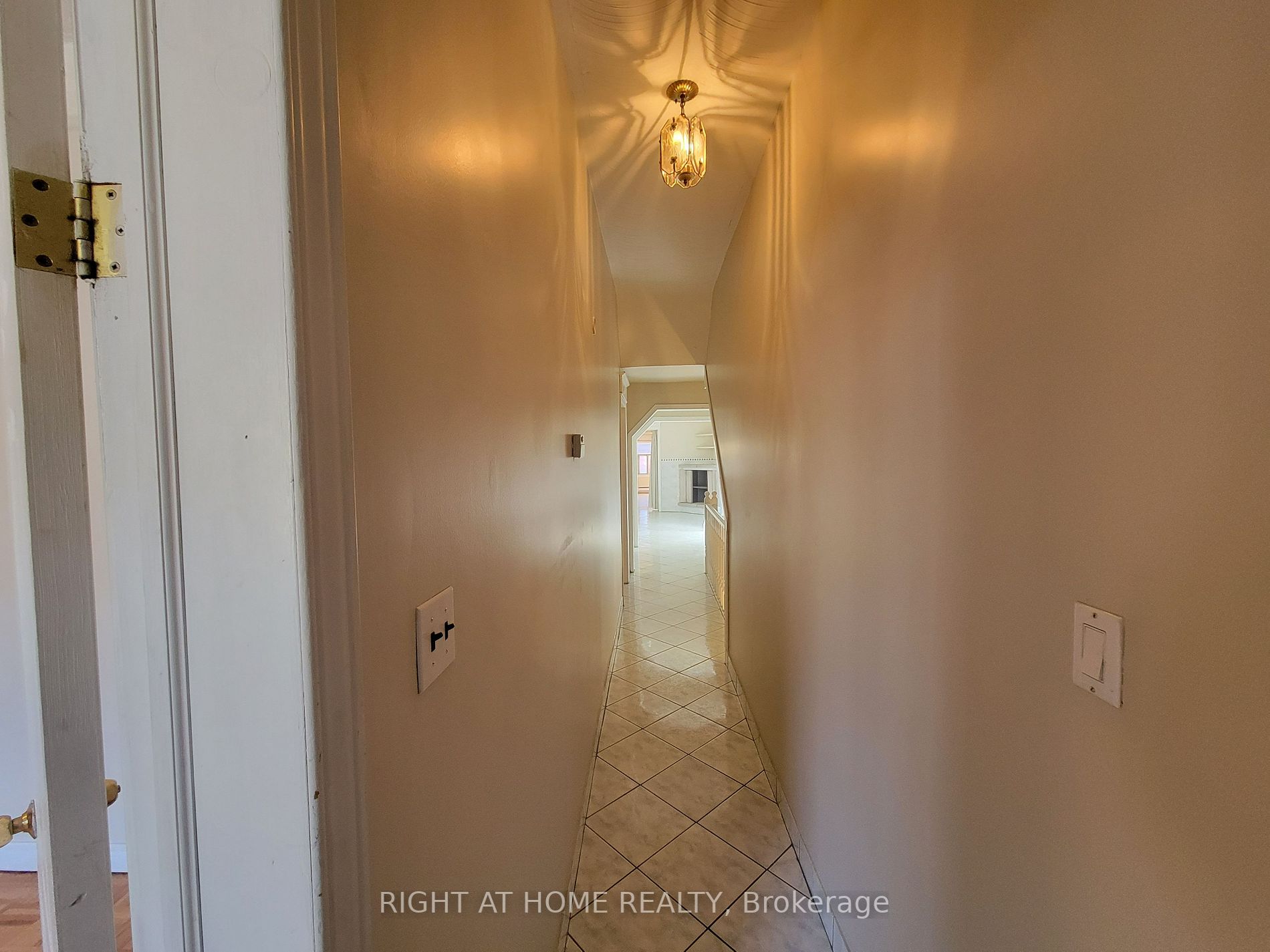 66 Gladstone Ave, #Main