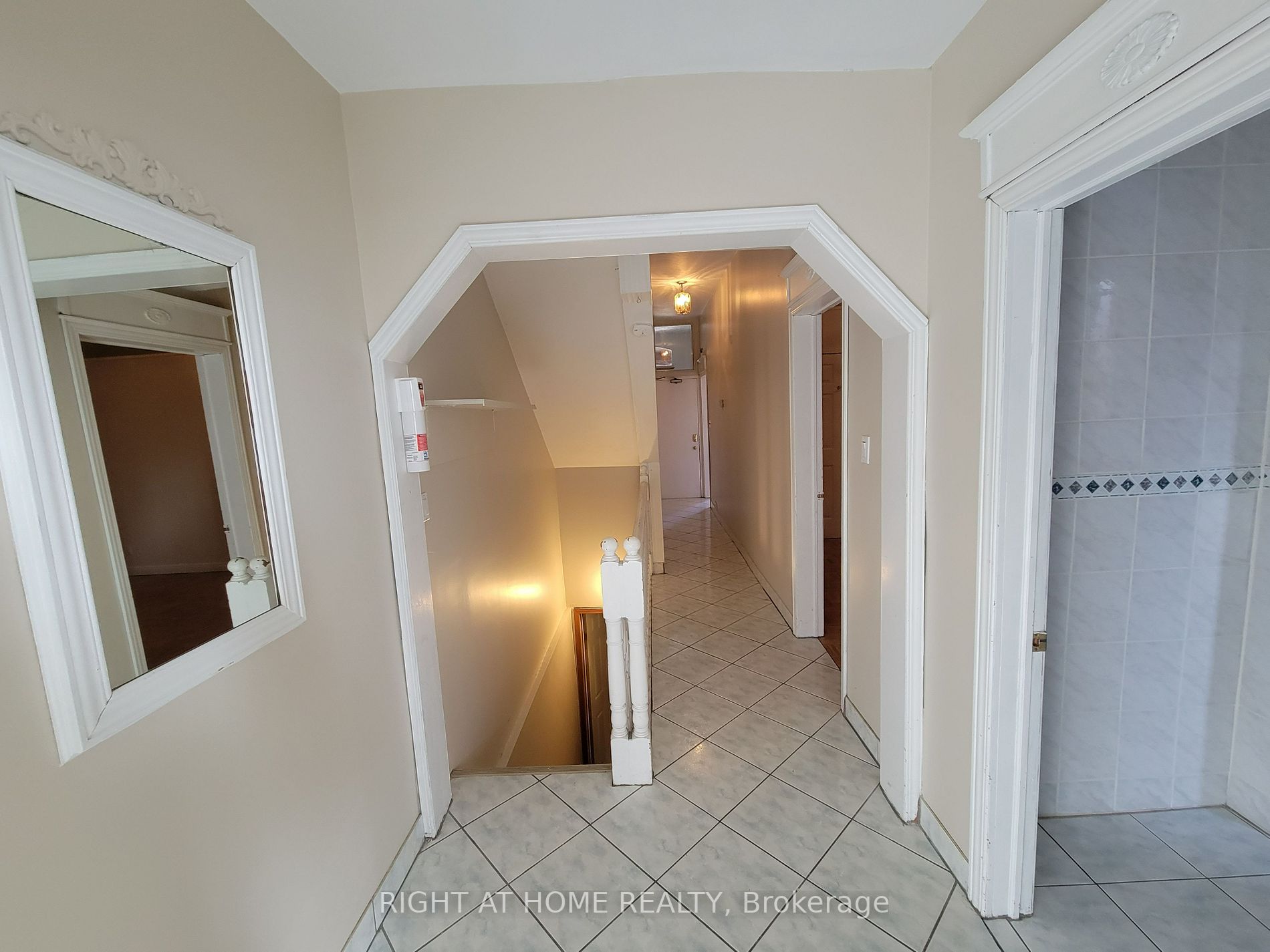 66 Gladstone Ave, #Main