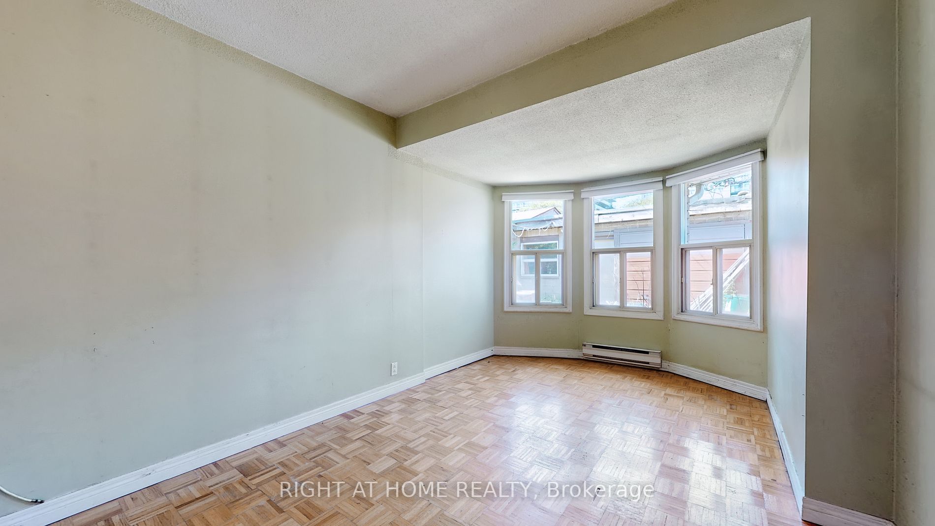 66 Gladstone Ave, #Main