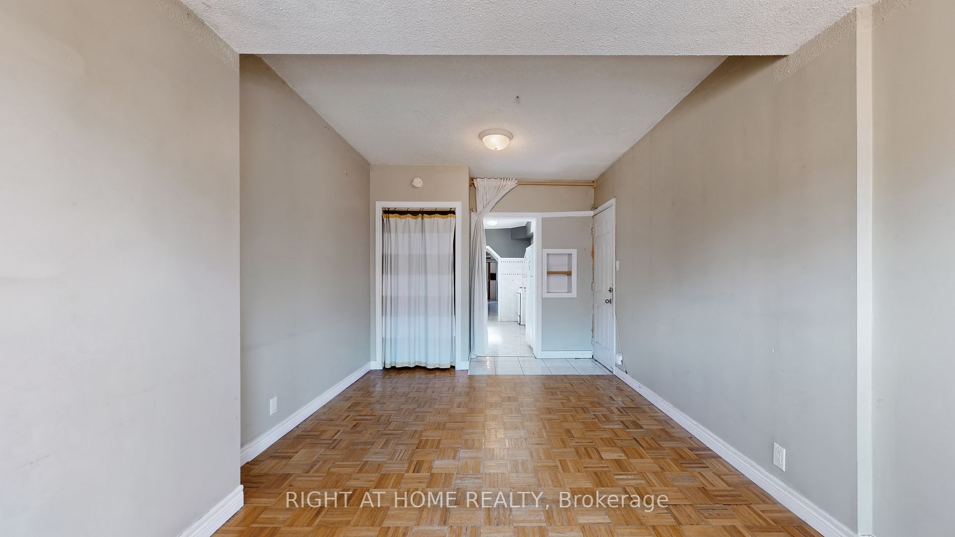 66 Gladstone Ave, #Main