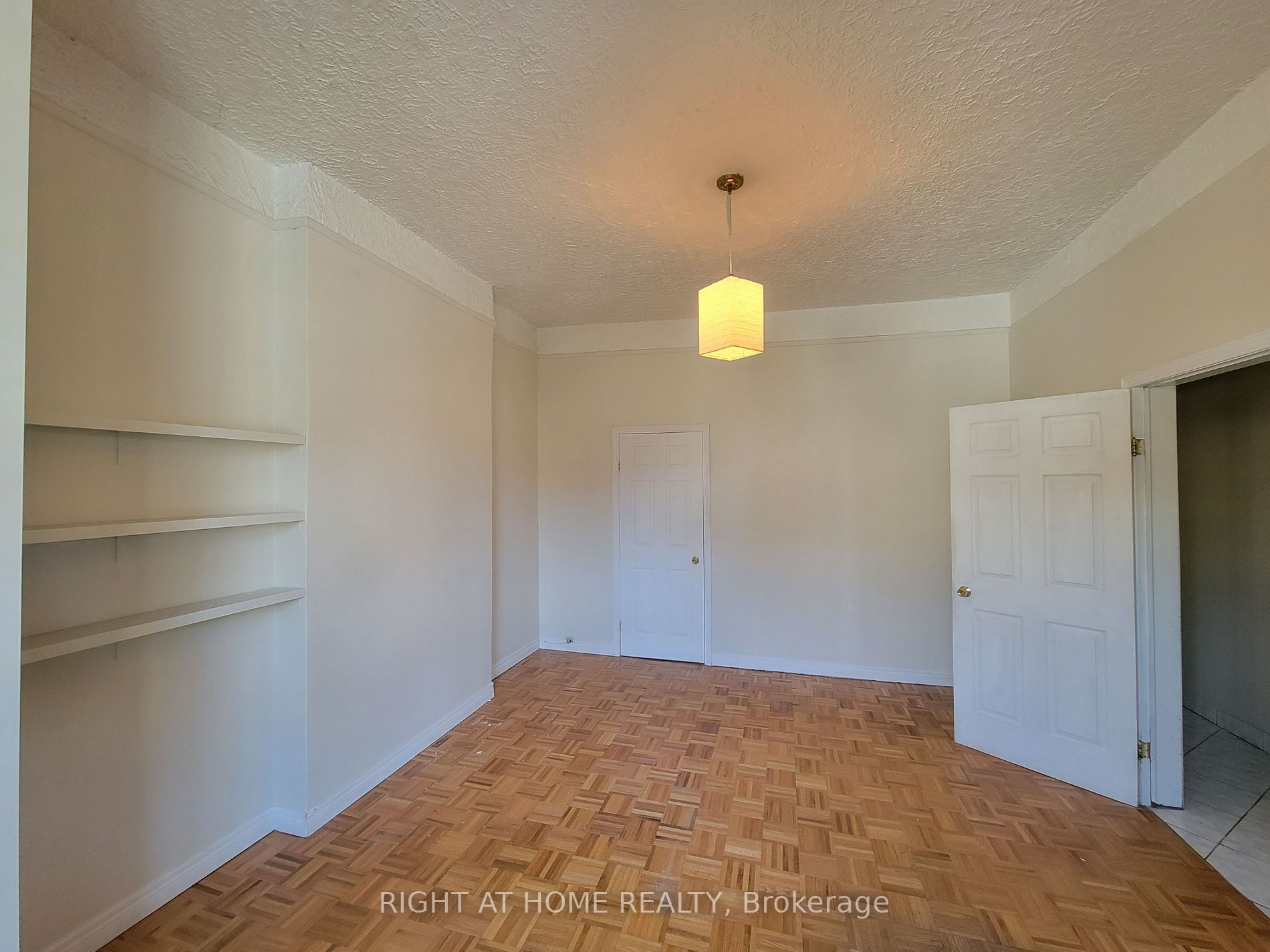 66 Gladstone Ave, #Main