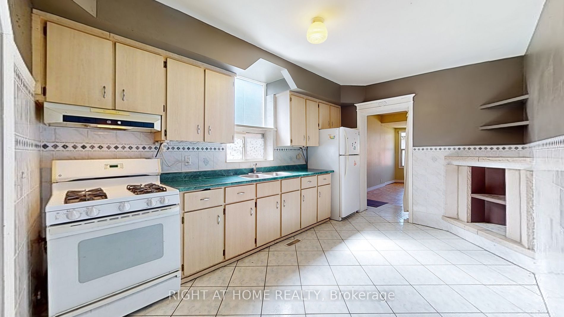 66 Gladstone Ave, #Main