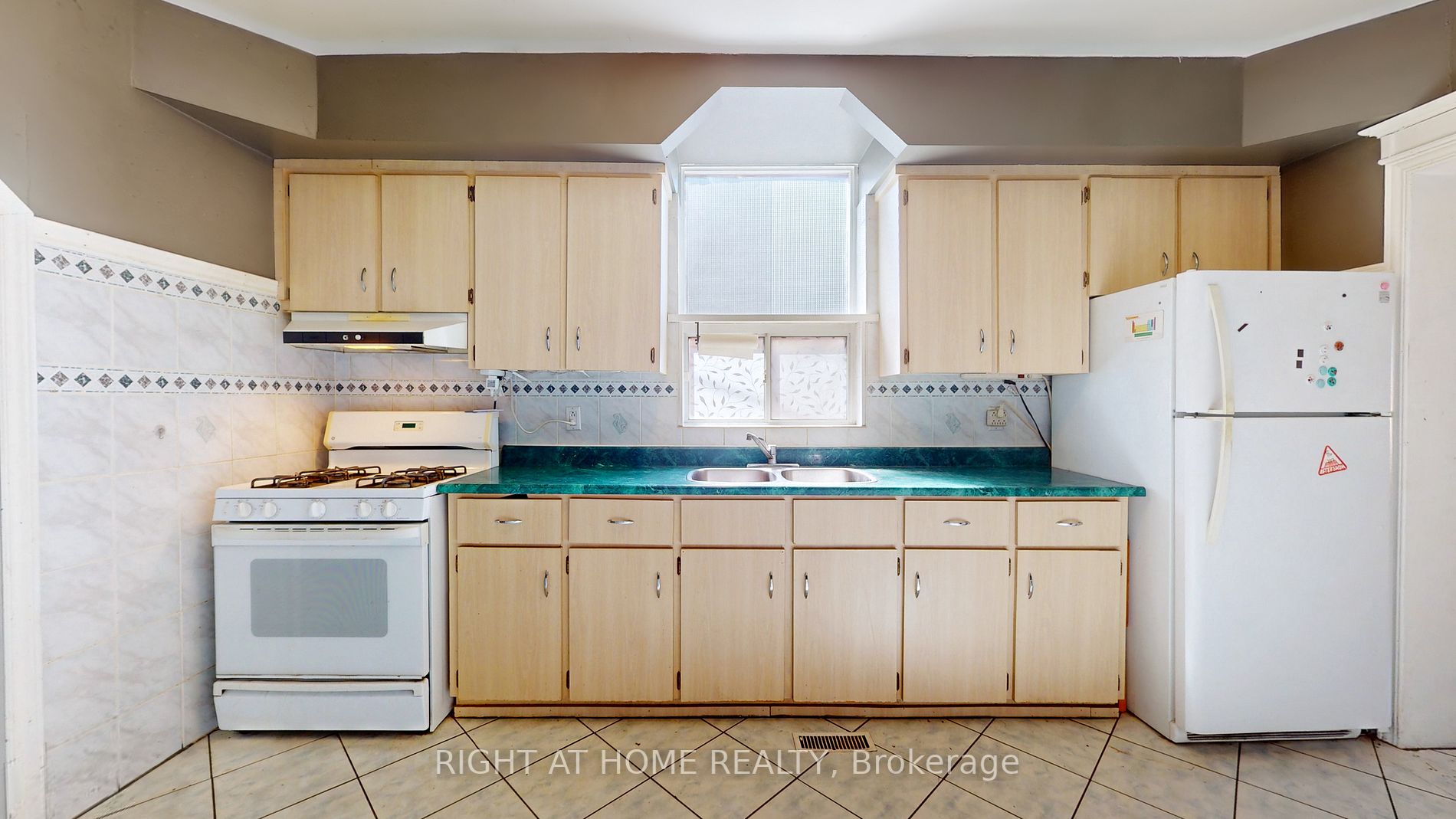 66 Gladstone Ave, #Main