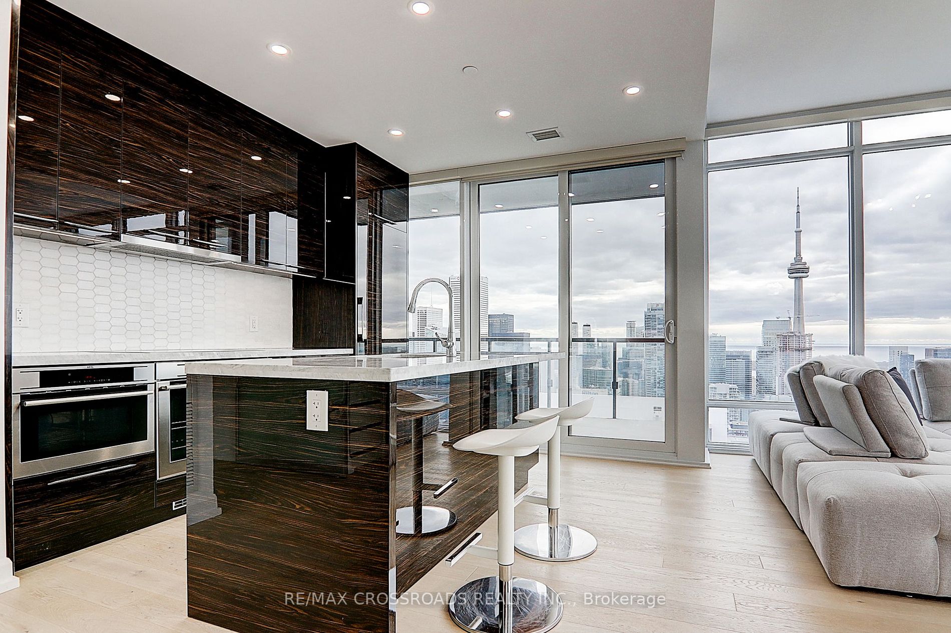 488 University Ave, #4310