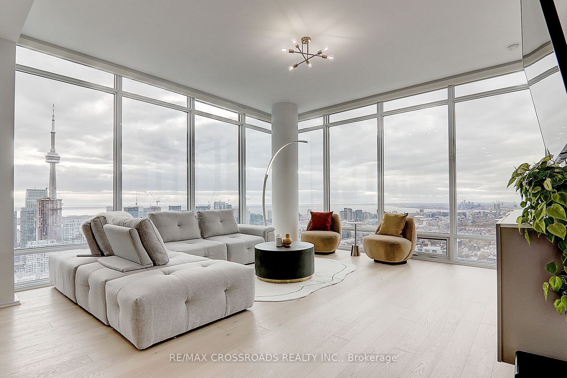488 University Ave, #4310