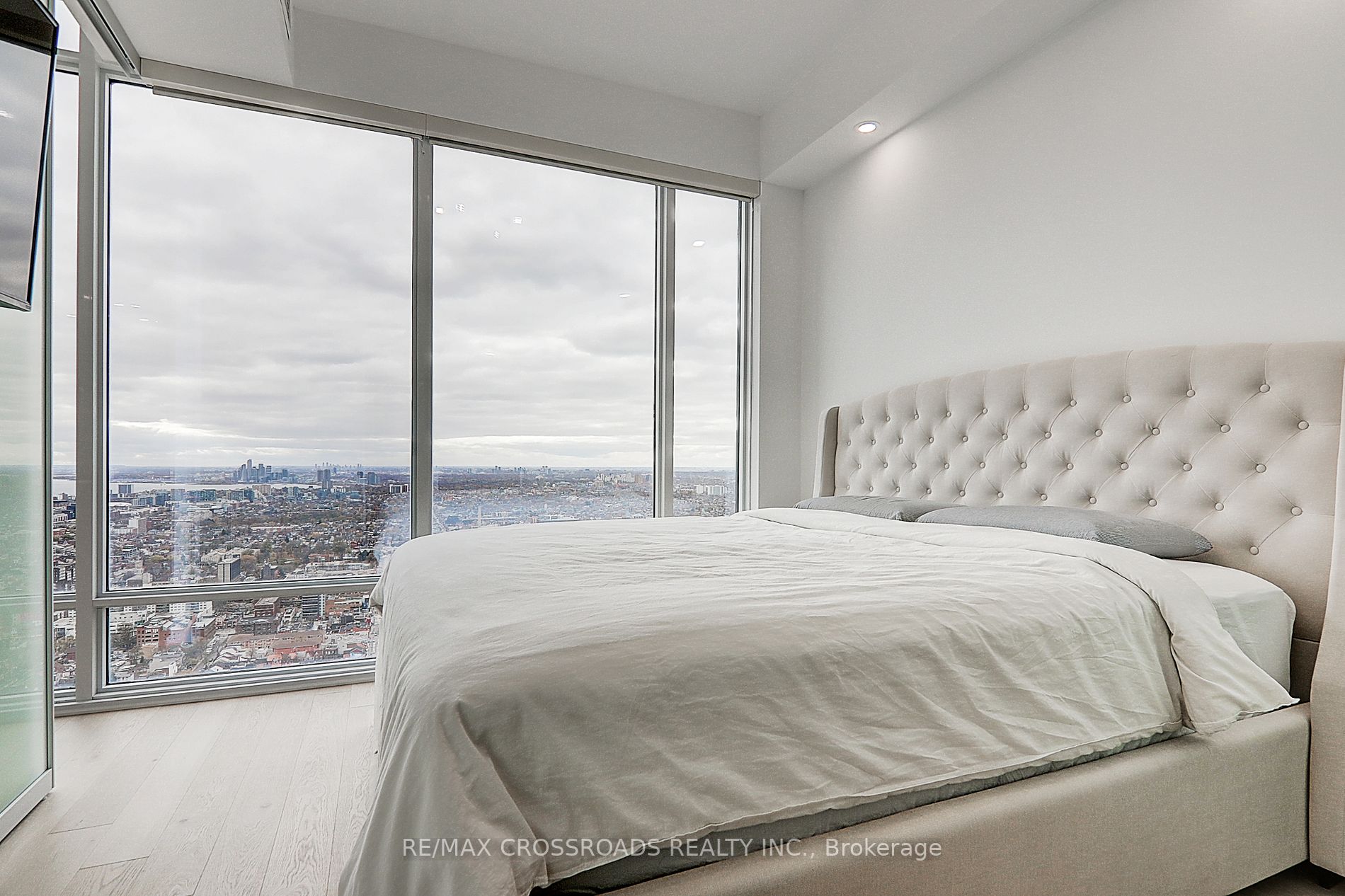 488 University Ave, #4310