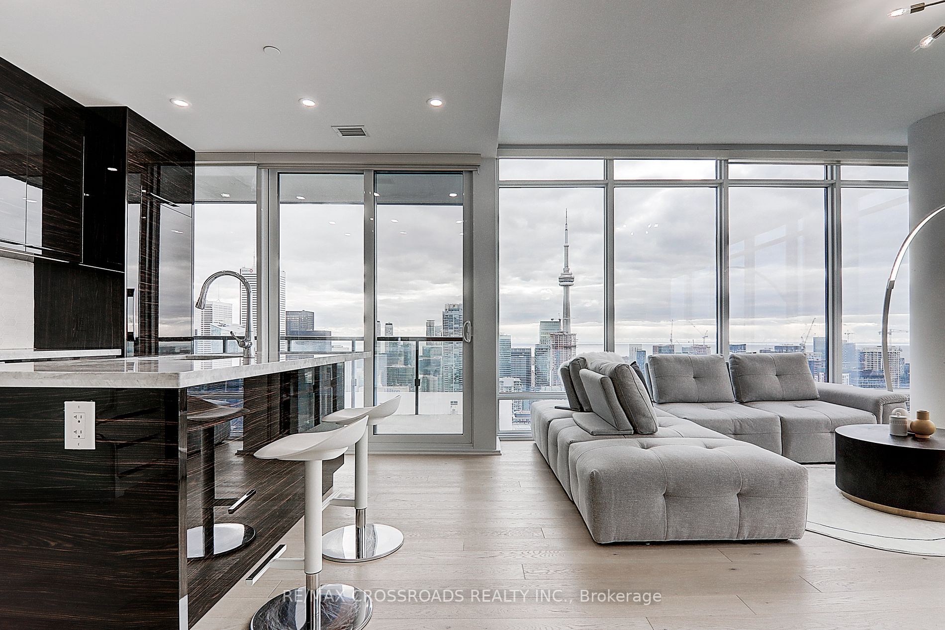 488 University Ave, #4310