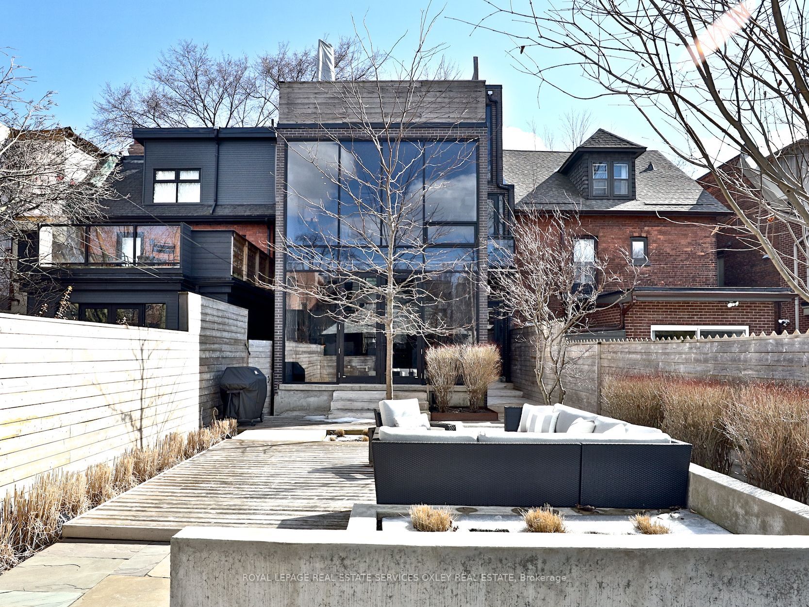 76 Roxborough St W