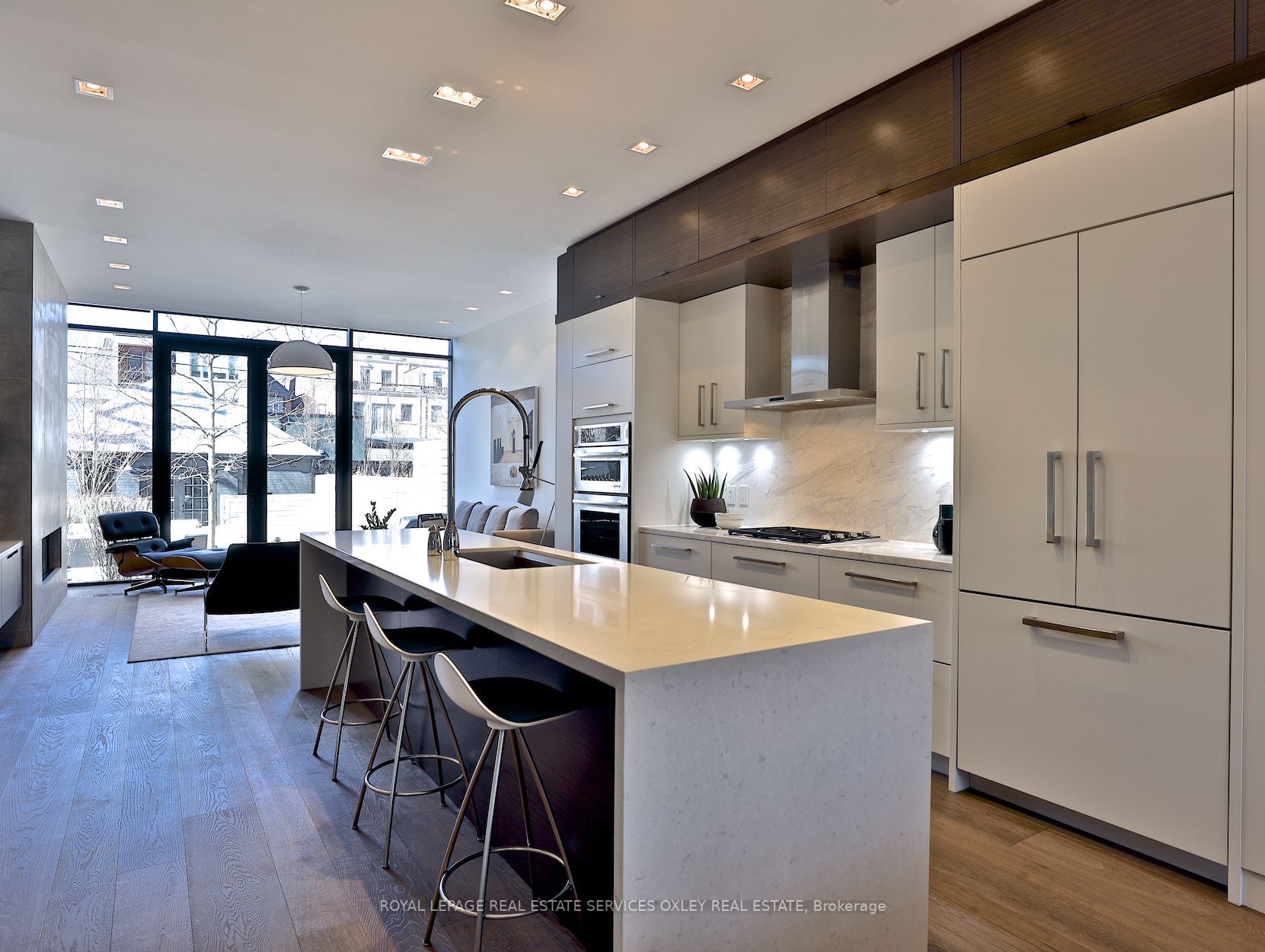 76 Roxborough St W