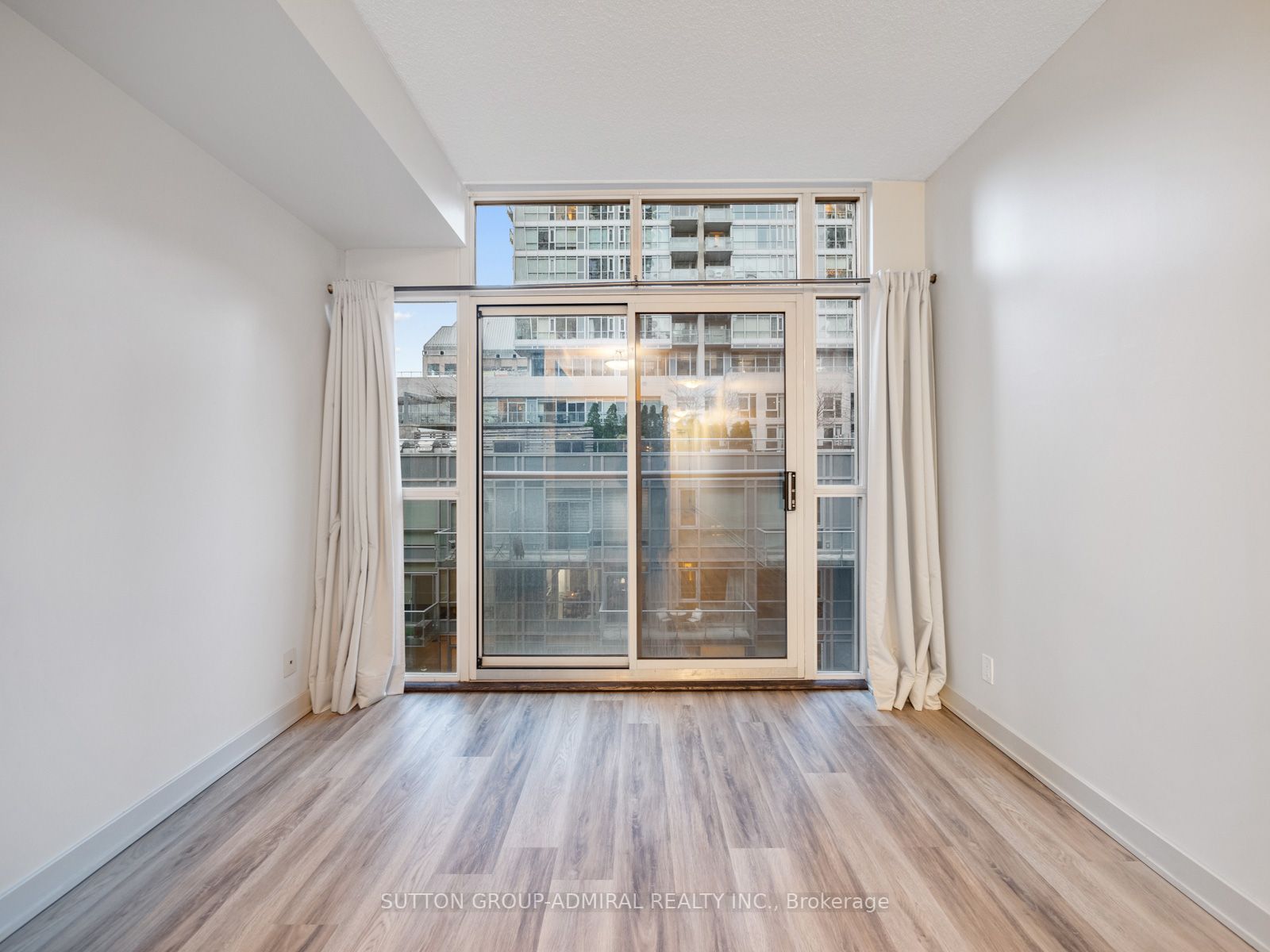 21 Nelson St, #718