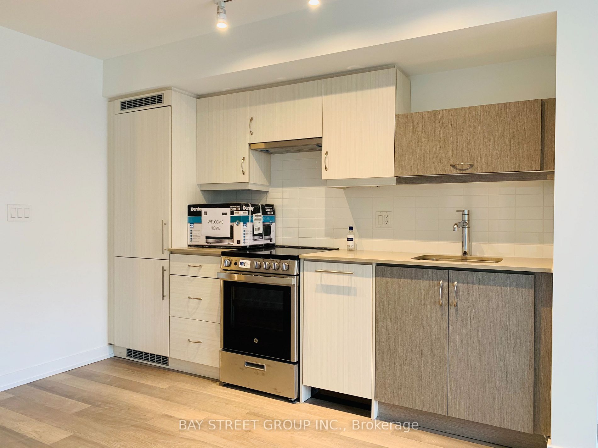 181 Huron St, #606