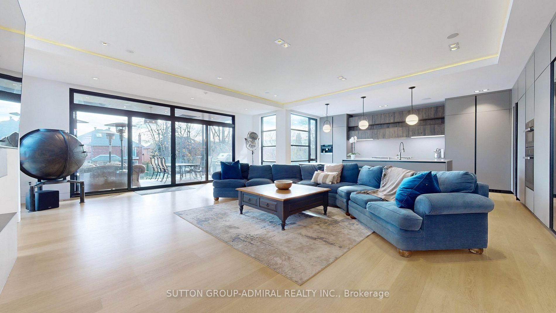 77 Risebrough Ave
