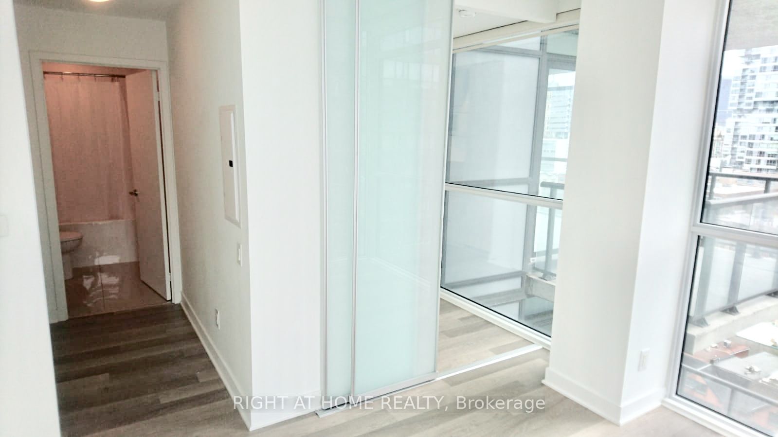 290 Adelaide St W, #1310