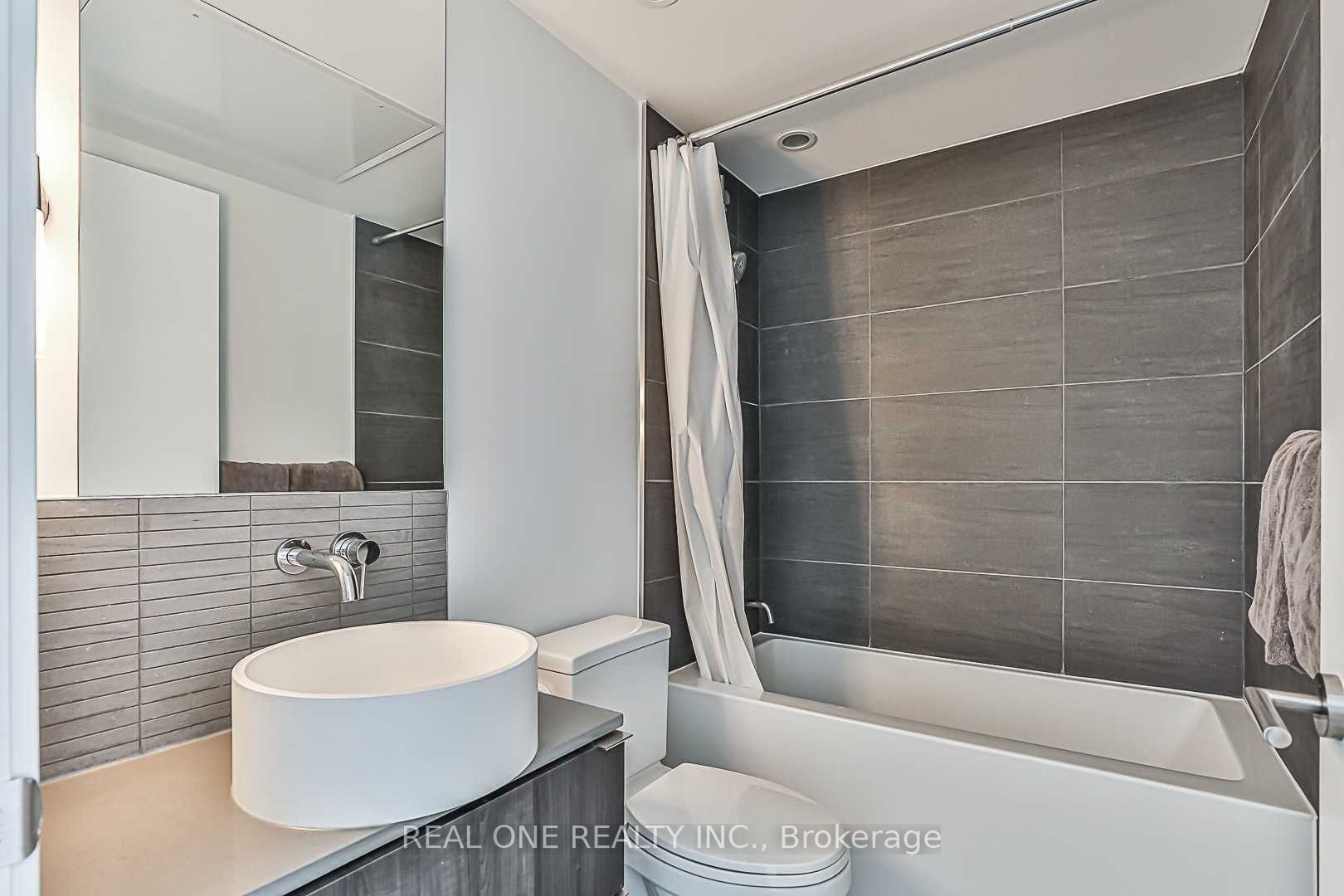 161 Roehampton Ave, #1104
