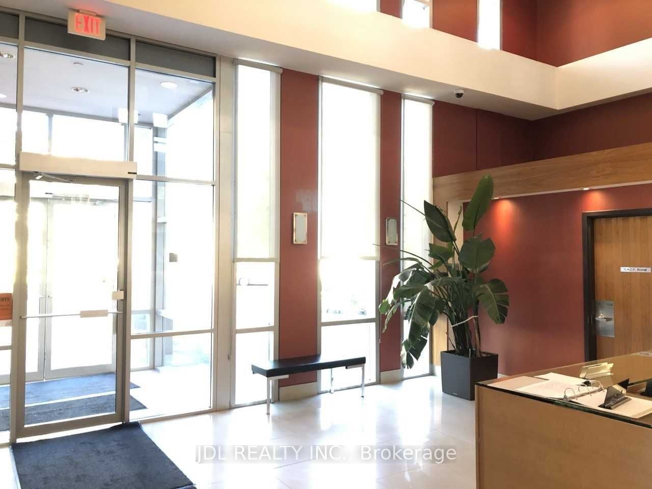 30 Canterburry Plaz, #1206