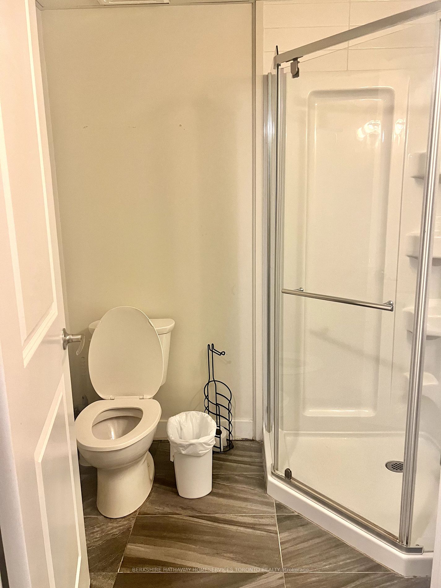 335 College St, #B06