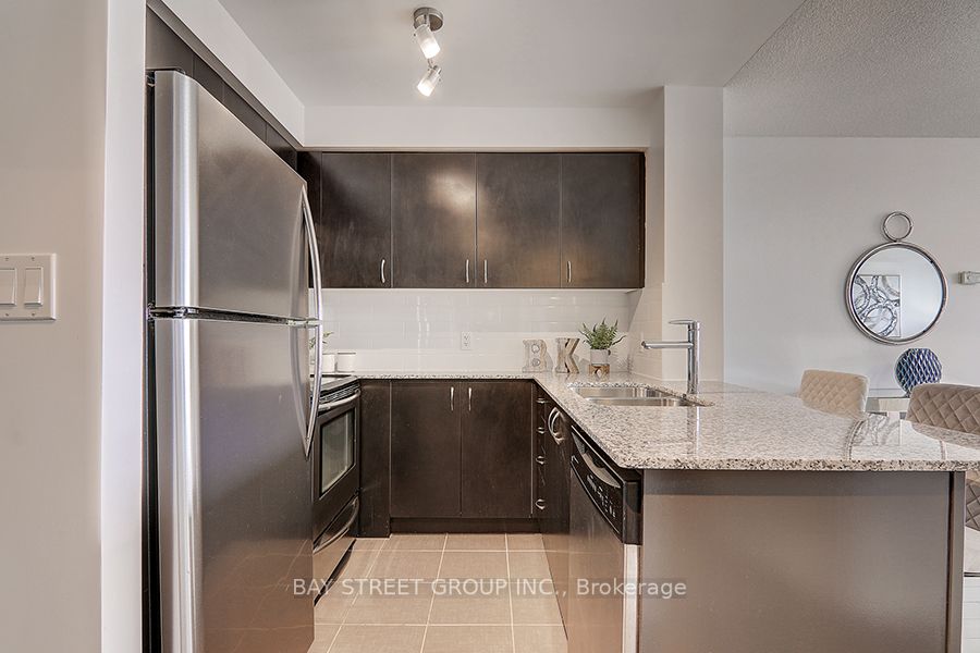 5793 Yonge St, #1202