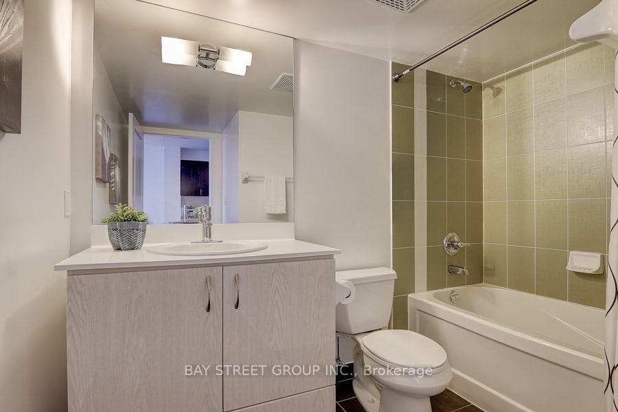 5793 Yonge St, #1202