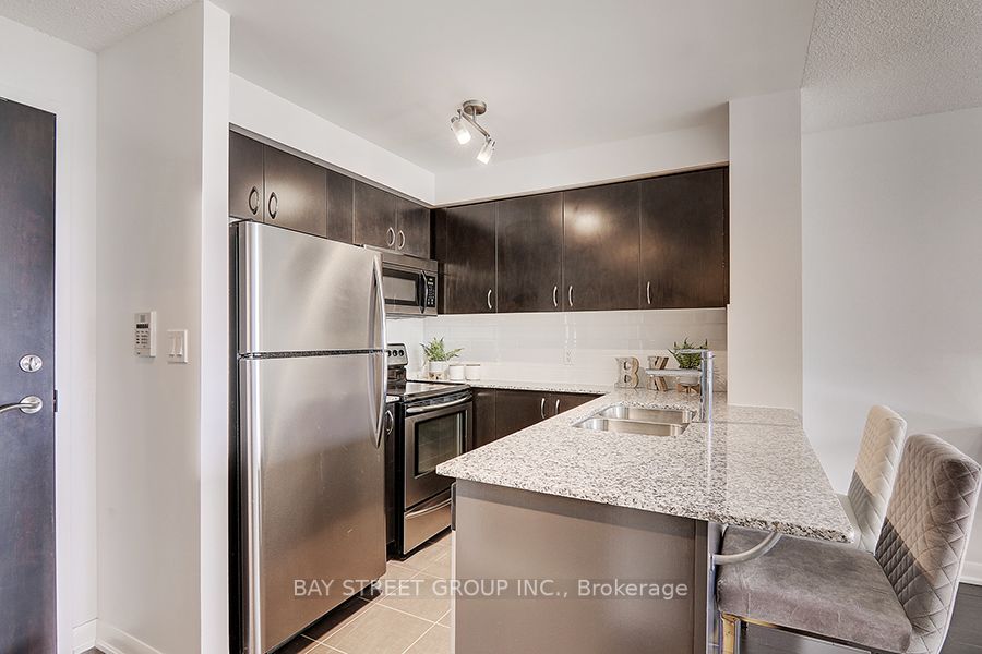 5793 Yonge St, #1202