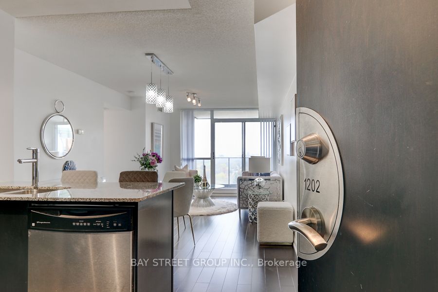 5793 Yonge St, #1202