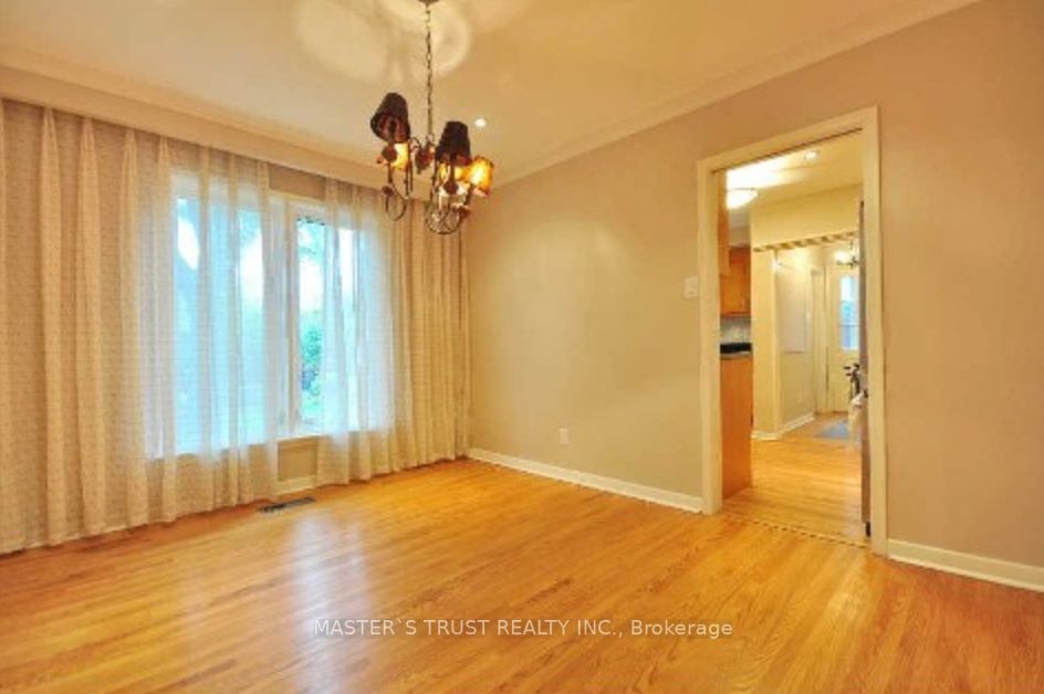35 Davean Dr N