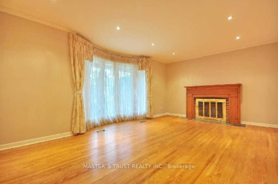 35 Davean Dr N