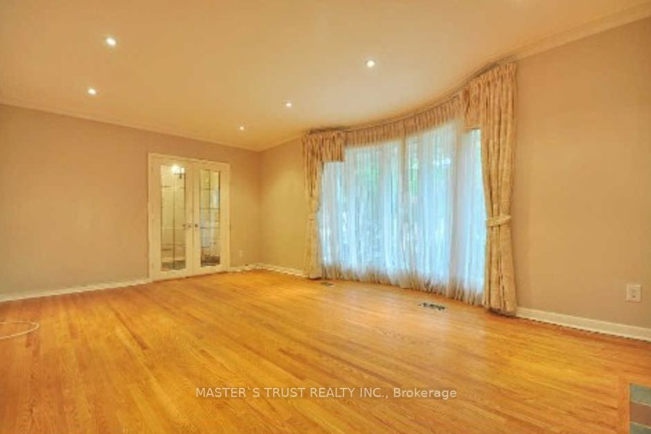 35 Davean Dr N