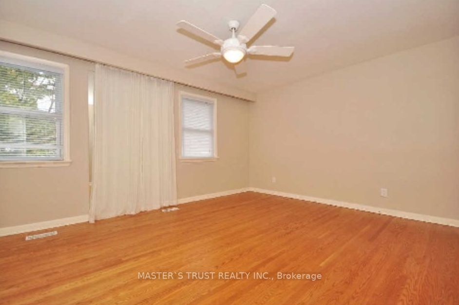 35 Davean Dr N
