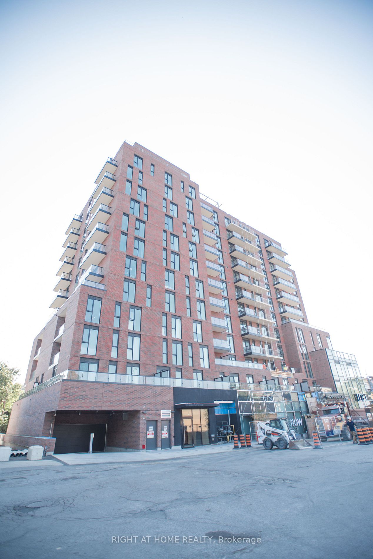 185 Alberta Ave, #705