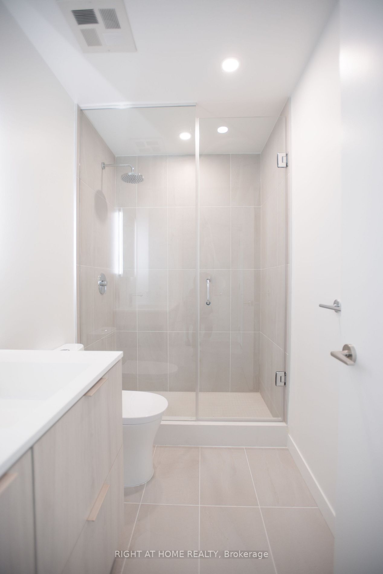 185 Alberta Ave, #705