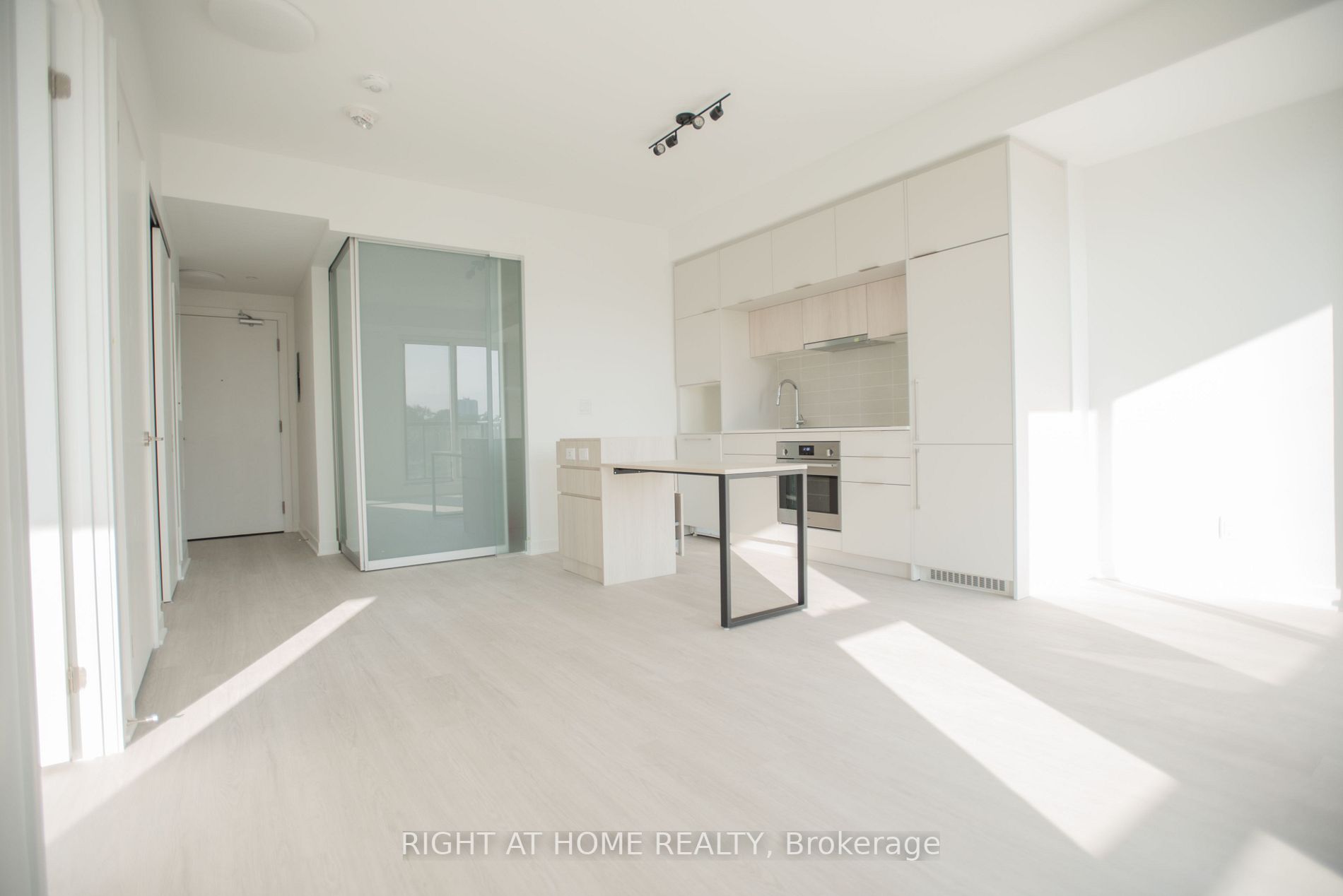 185 Alberta Ave, #705