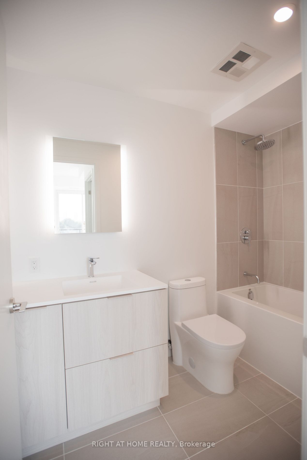 185 Alberta Ave, #705