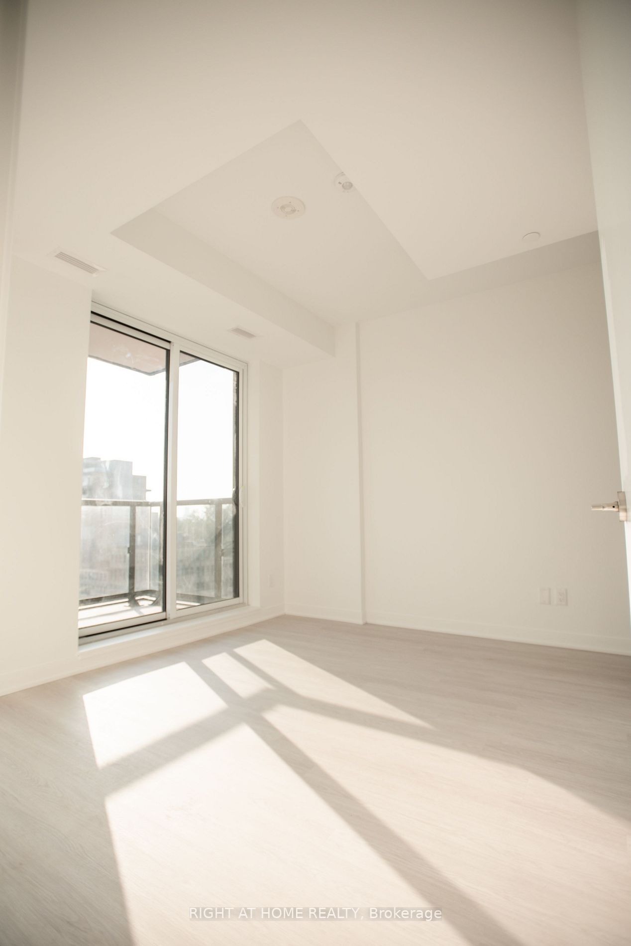 185 Alberta Ave, #705