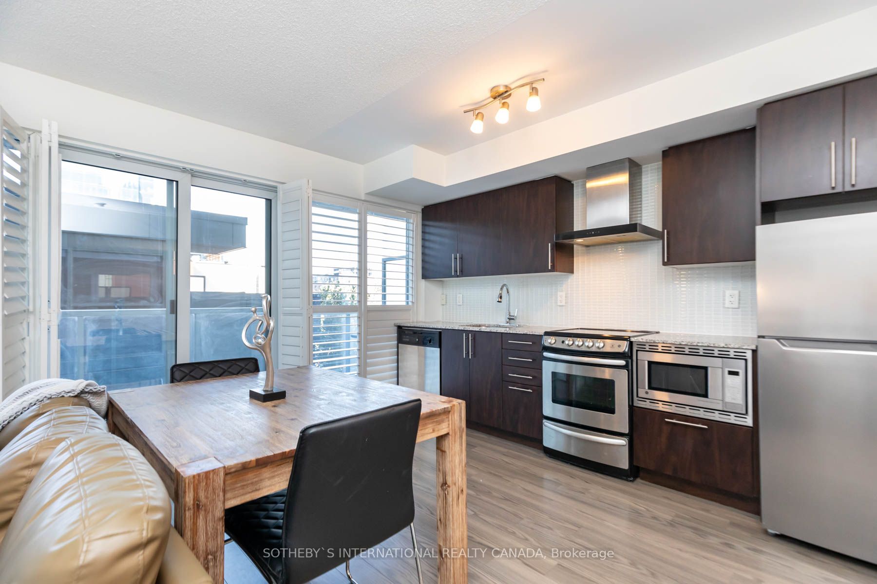352 Front St W, #414