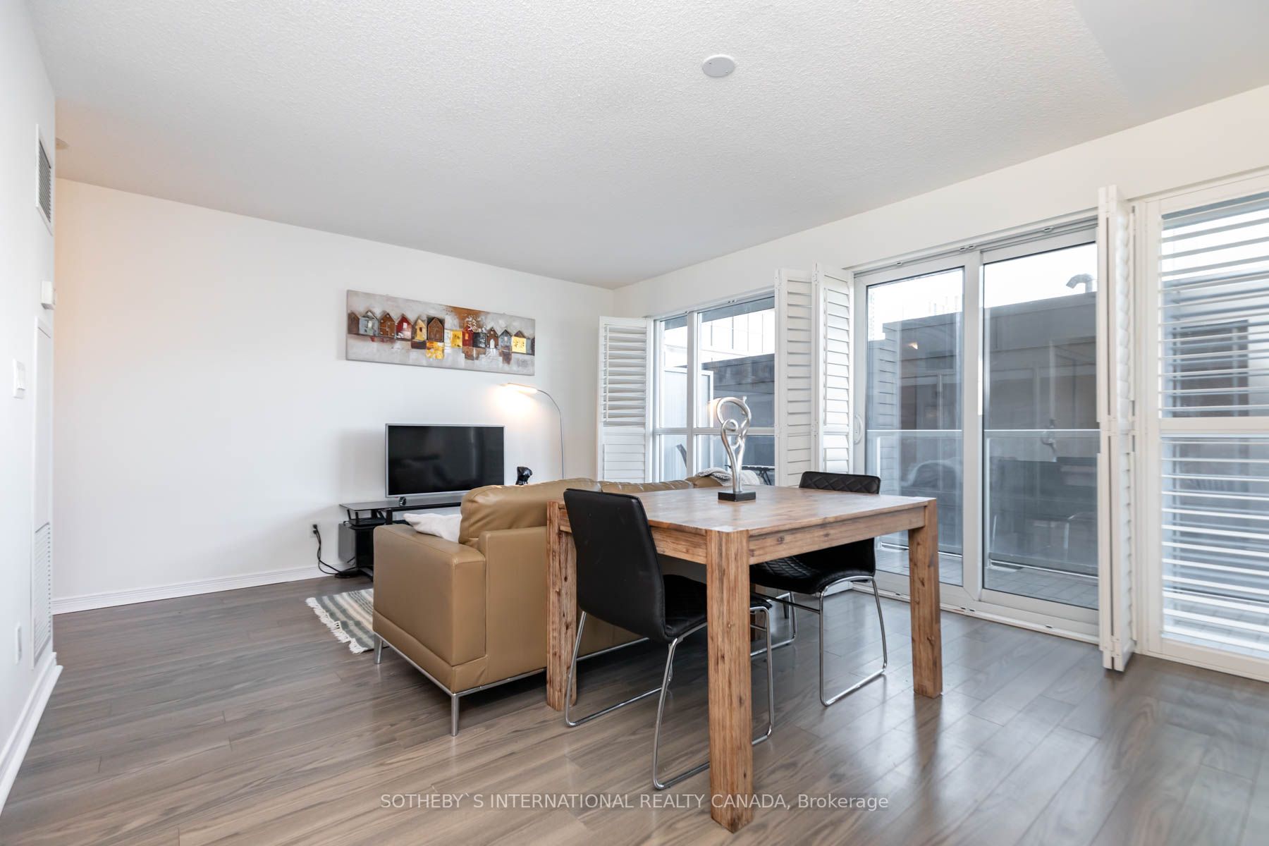 352 Front St W, #414