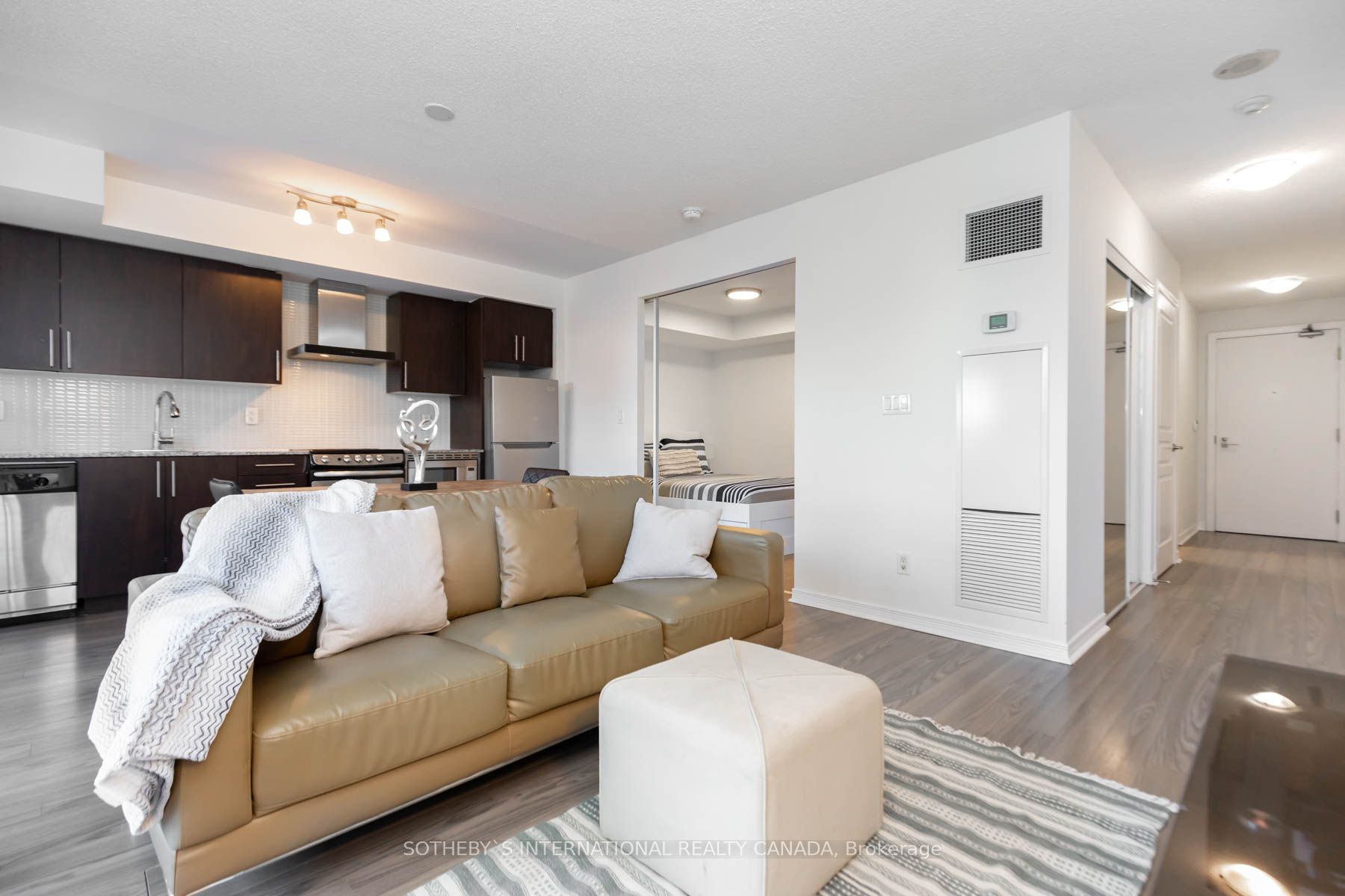 352 Front St W, #414