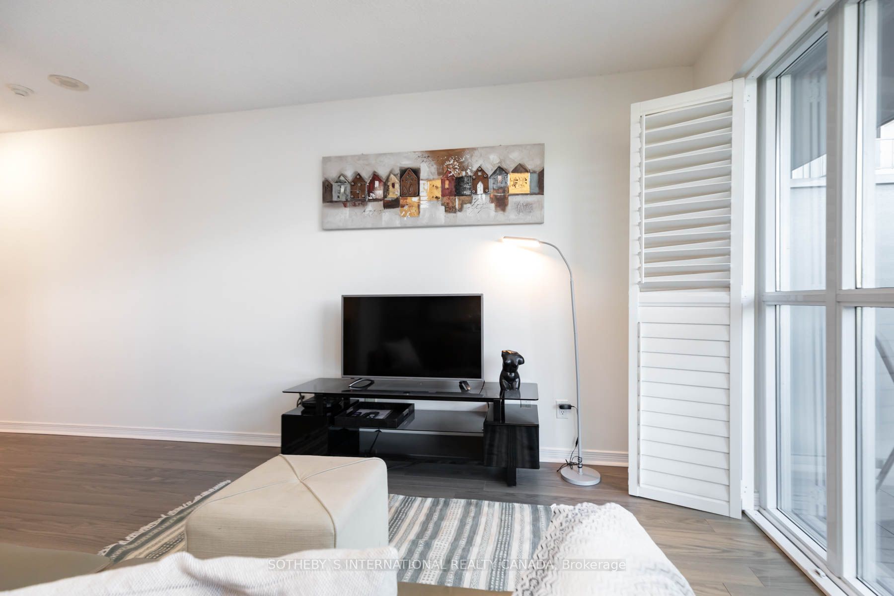 352 Front St W, #414