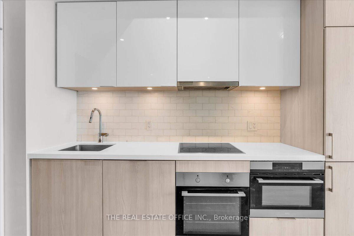 15 Queens Quay E, #2310