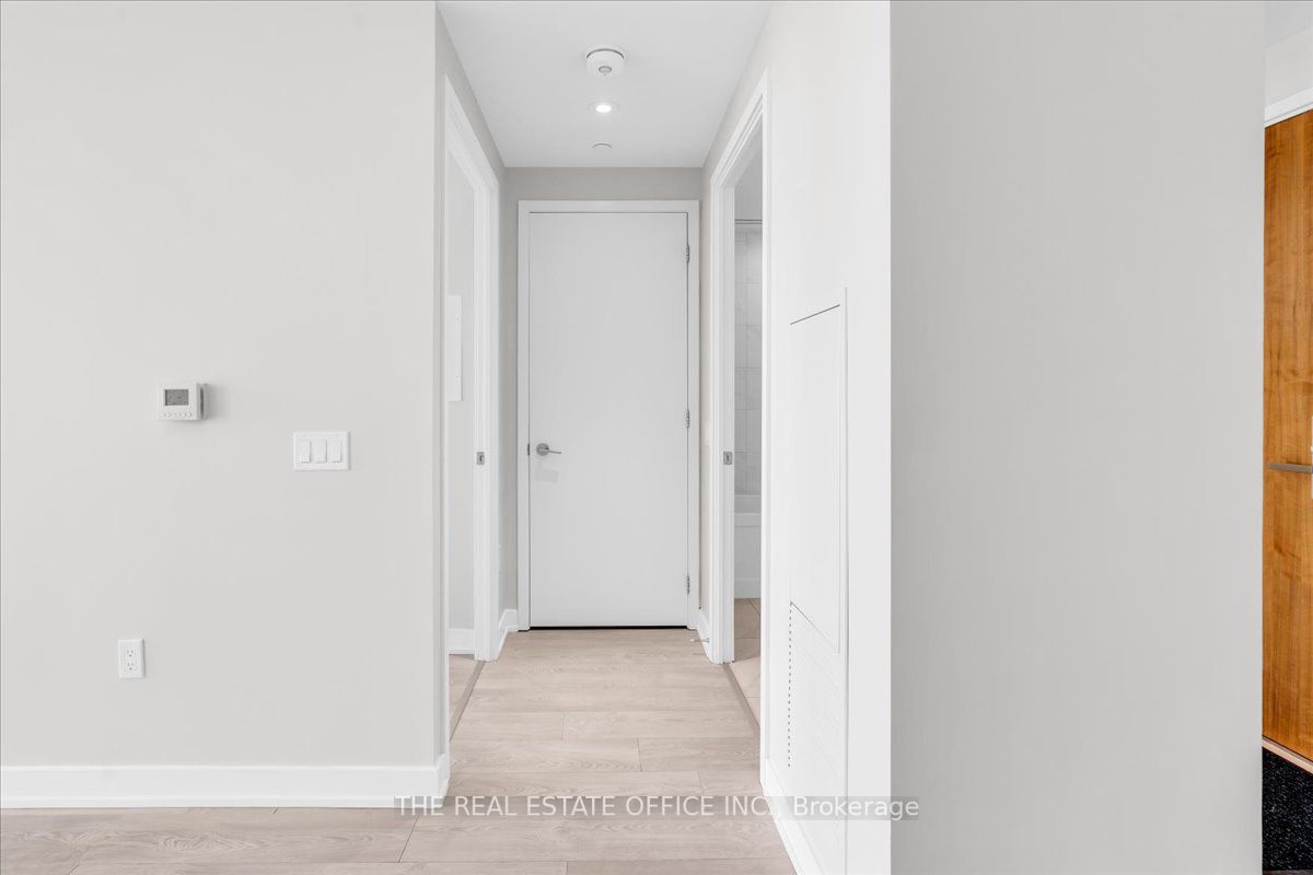 15 Queens Quay E, #2310