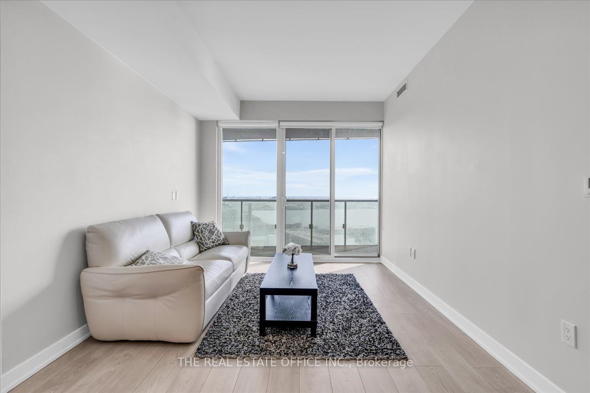 15 Queens Quay E, #2310