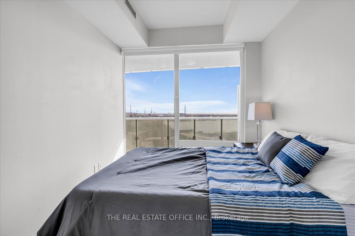 15 Queens Quay E, #2310