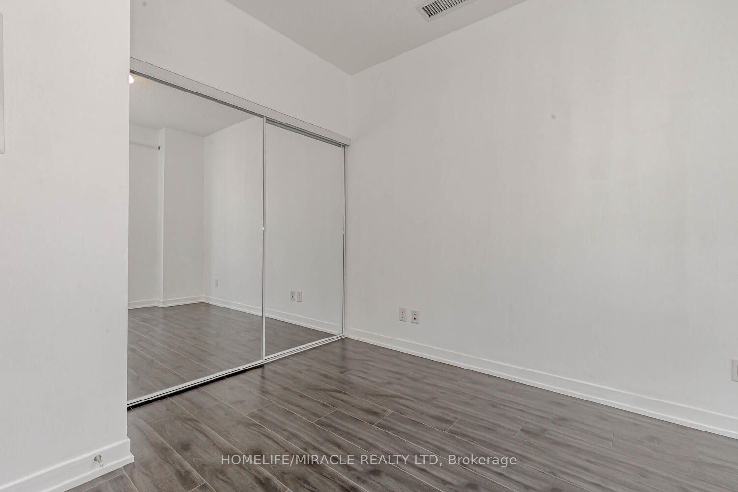 18 Rean Dr, #711