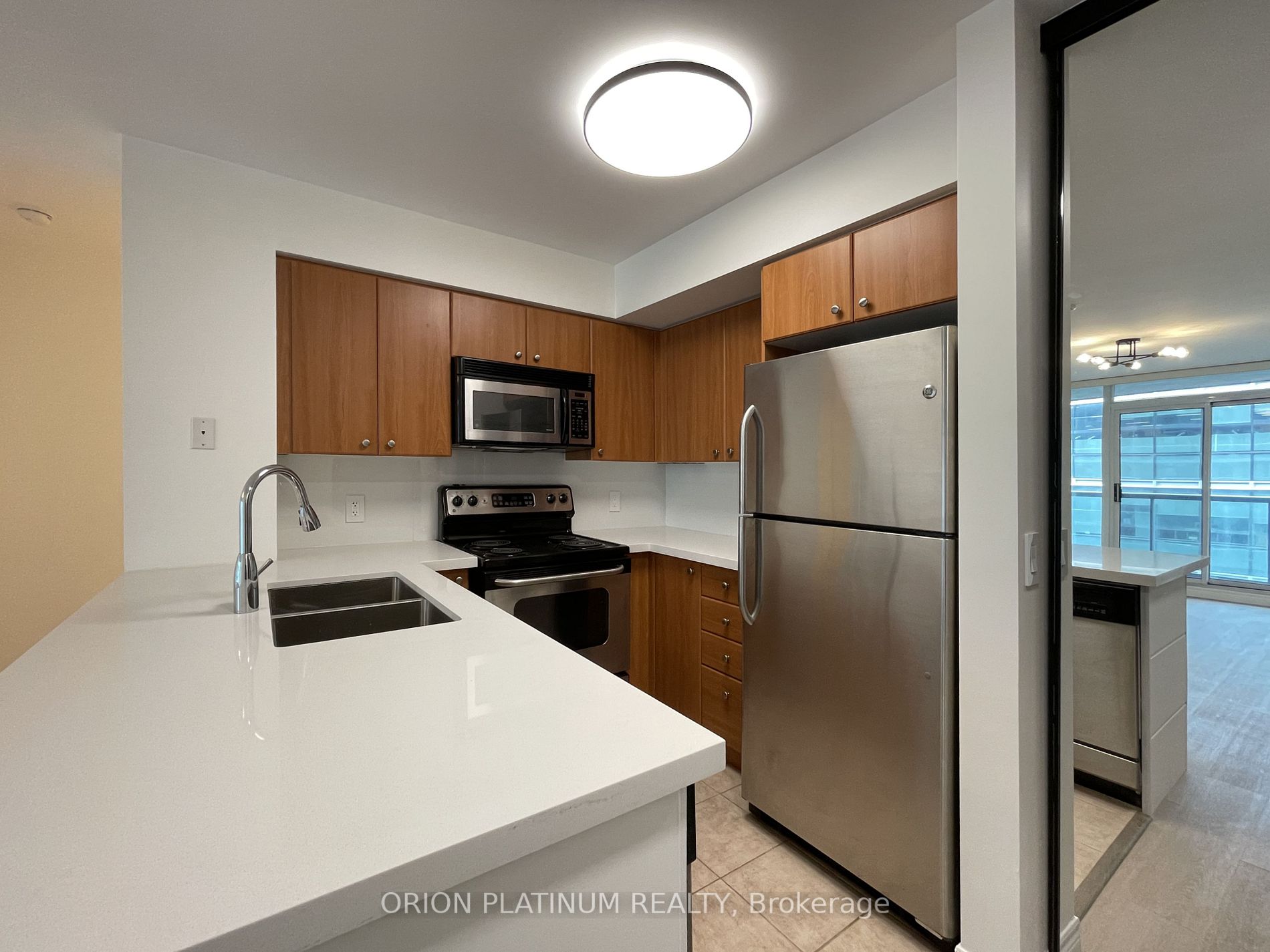 30 Grand Trunk Cres, #3707