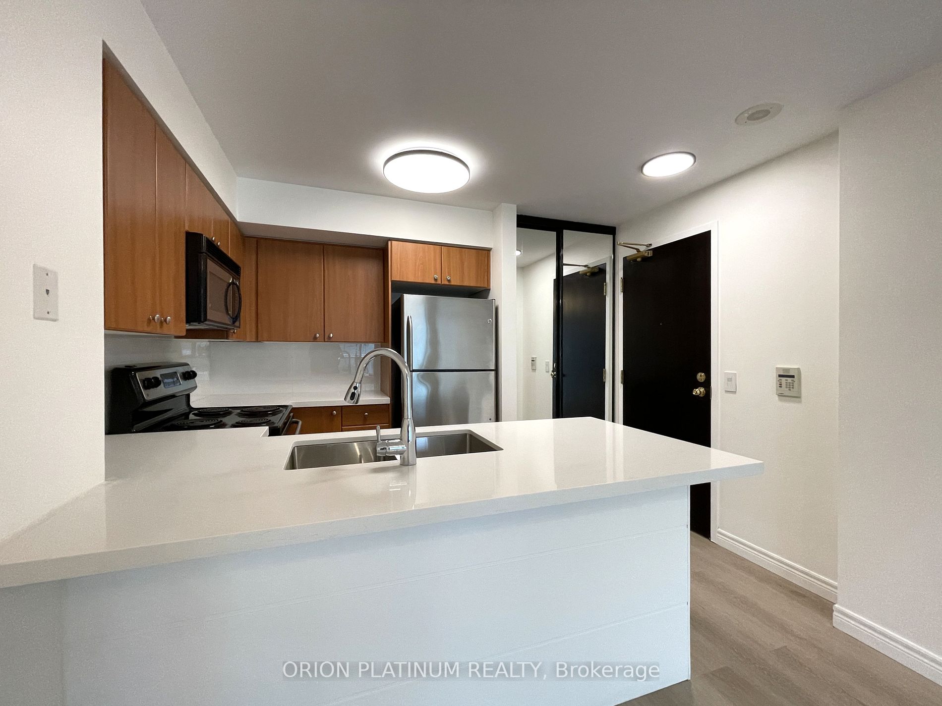 30 Grand Trunk Cres, #3707