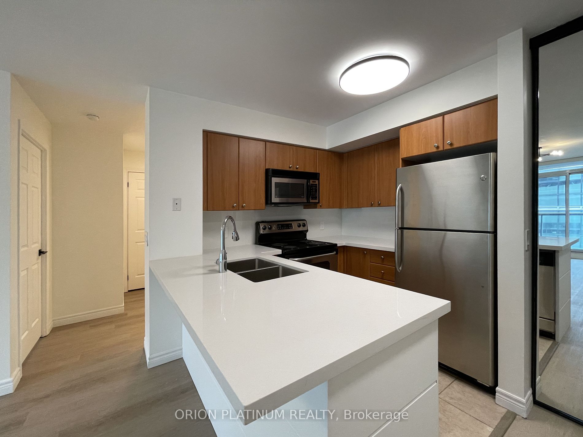 30 Grand Trunk Cres, #3707