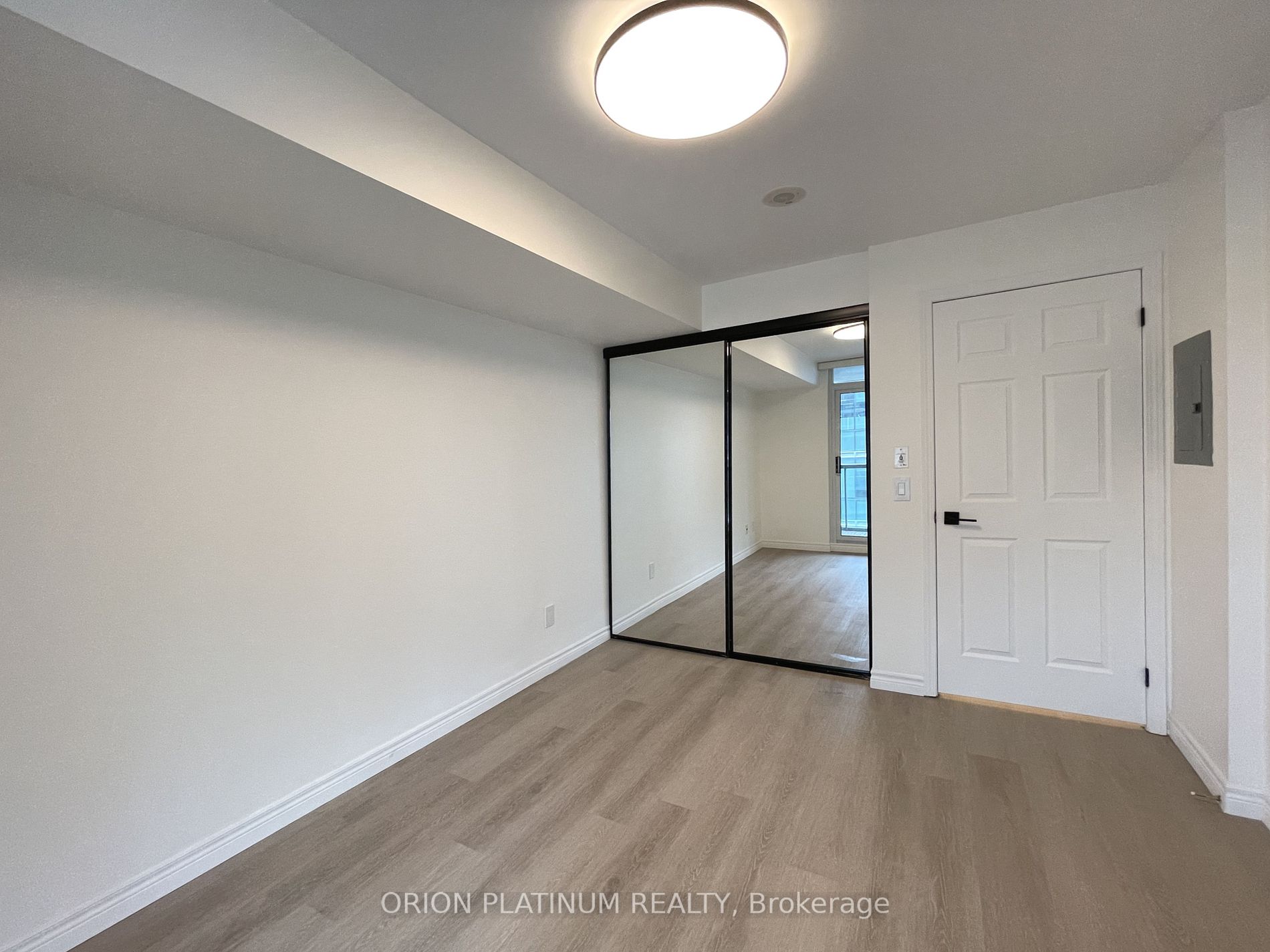 30 Grand Trunk Cres, #3707