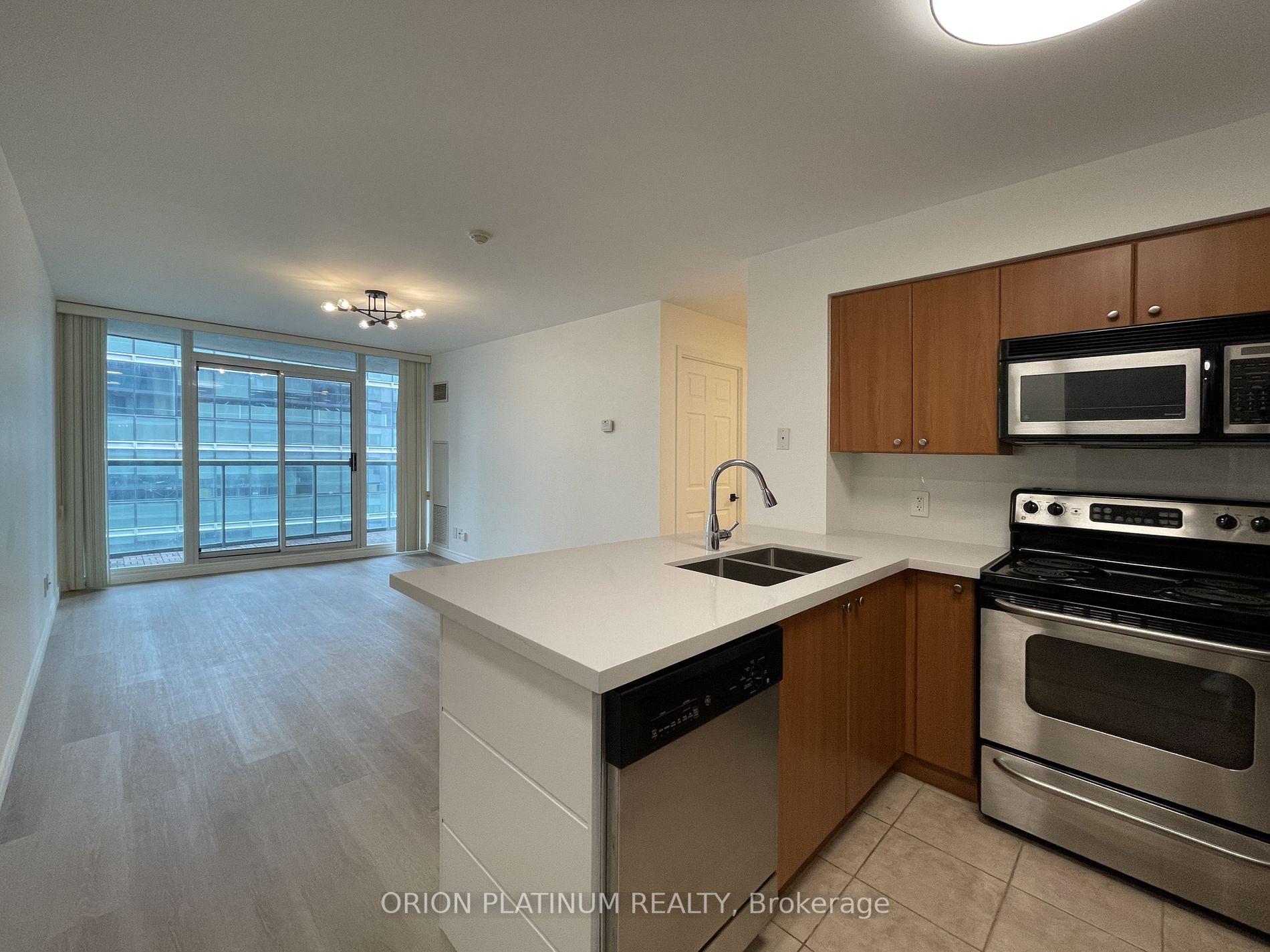 30 Grand Trunk Cres, #3707
