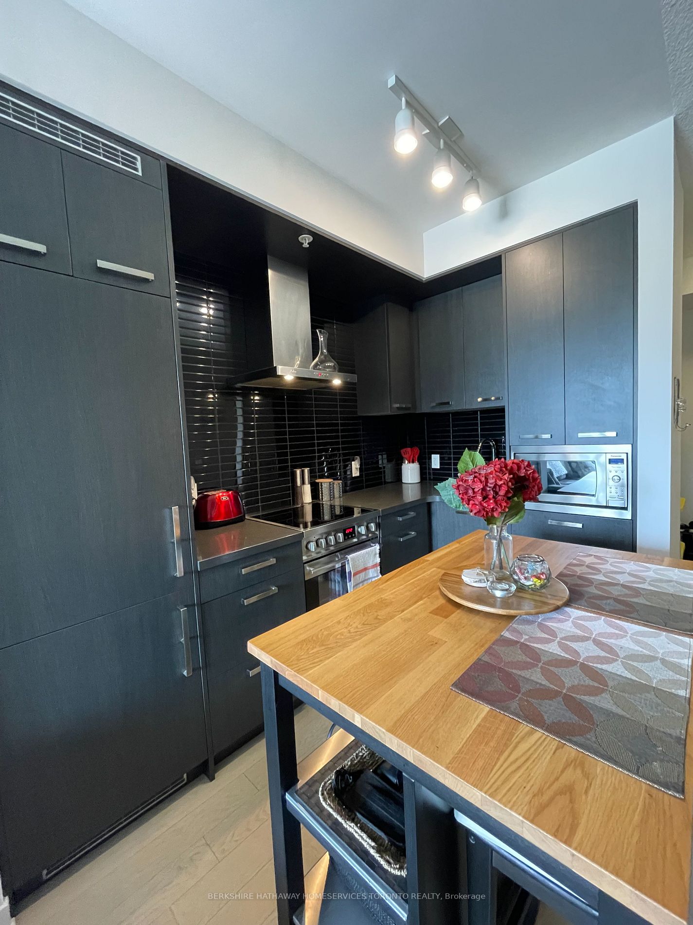120 Bayview Ave, #N424