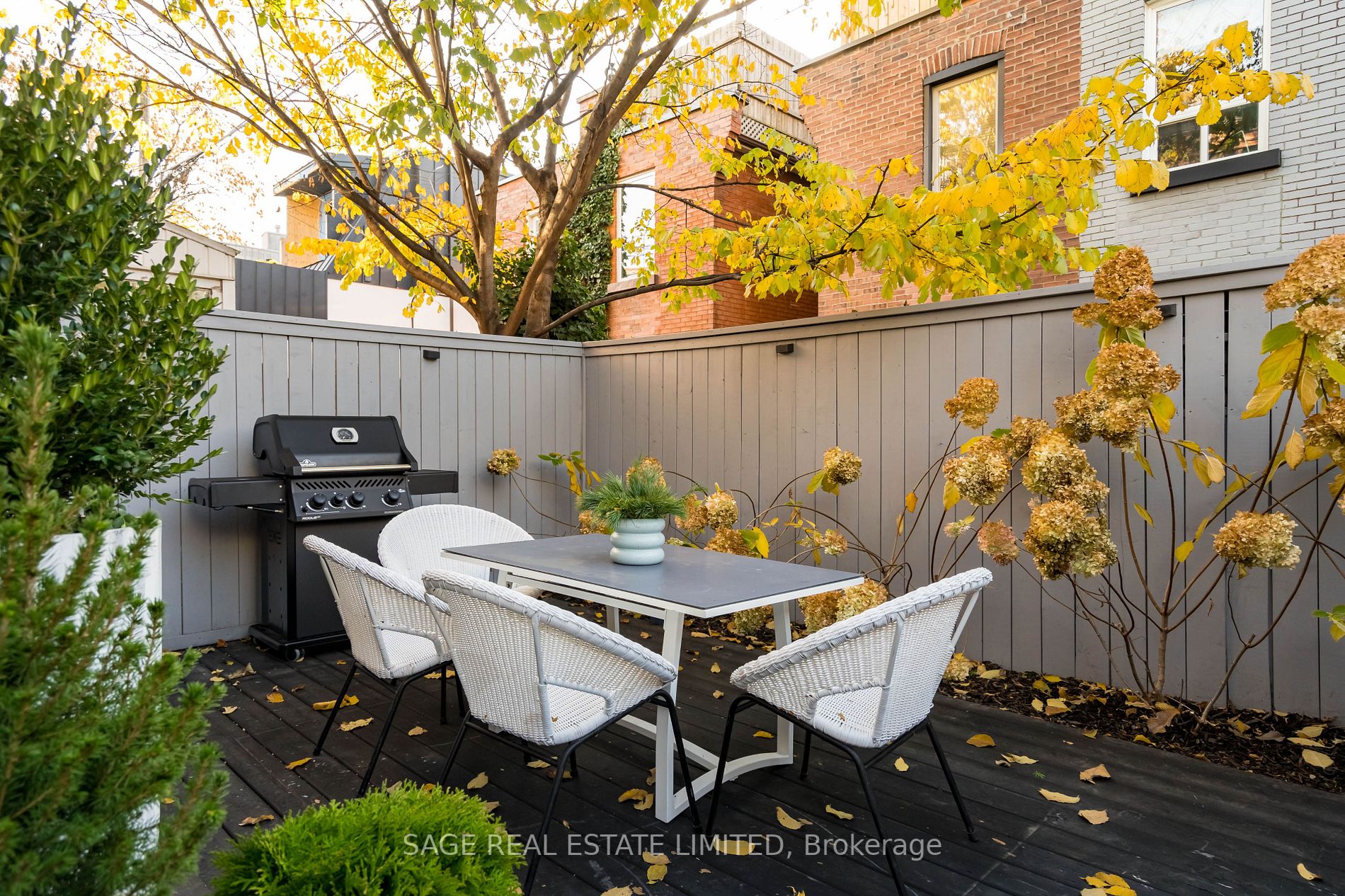 82 Manning Ave